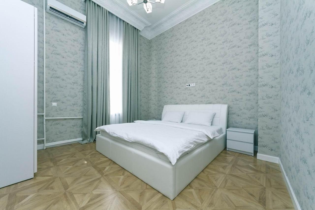 Luxury Beatiful Apartment On Pyshkinska Street Kiew Exterior foto