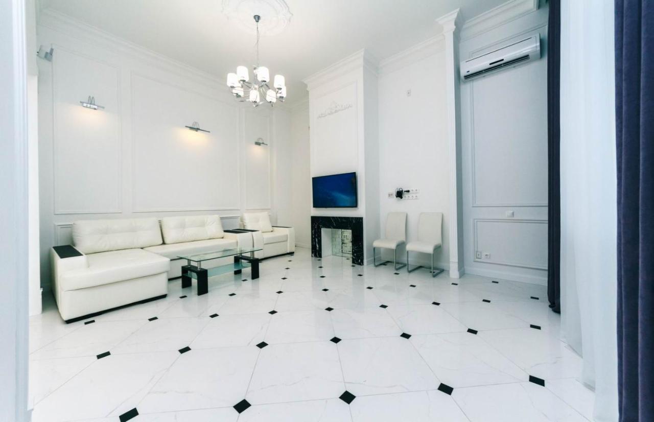 Luxury Beatiful Apartment On Pyshkinska Street Kiew Exterior foto